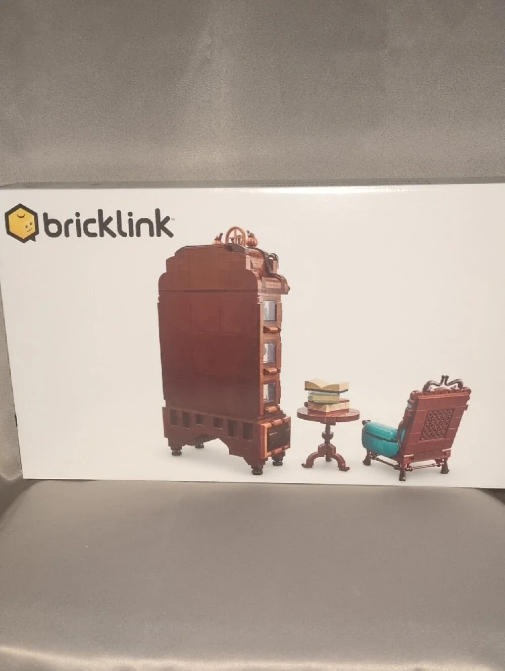 BrickLink 910061 Antique Collection Teal Armchair & Walnut Cabinet Set